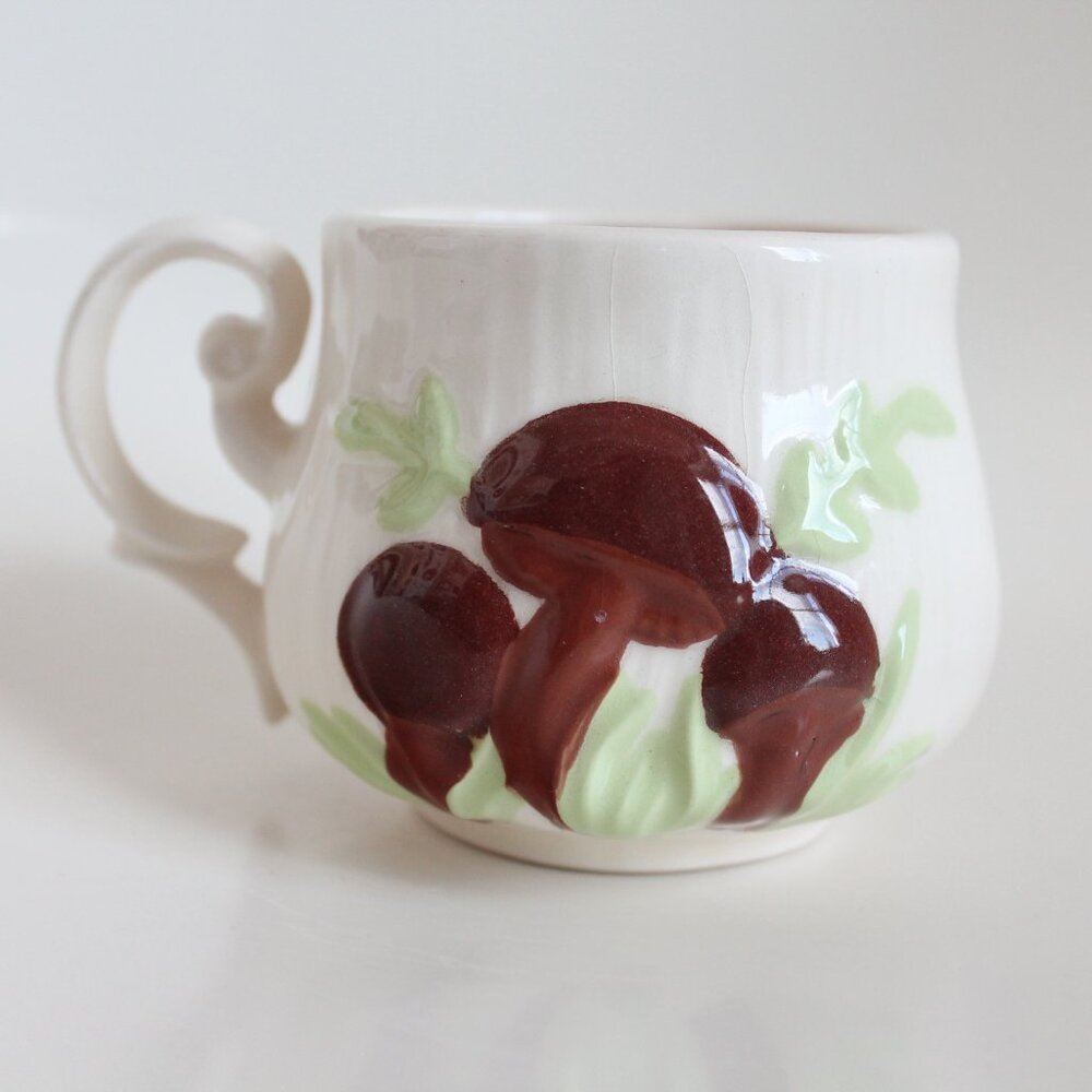 [BEE] Handpainted Mushroom Teacup